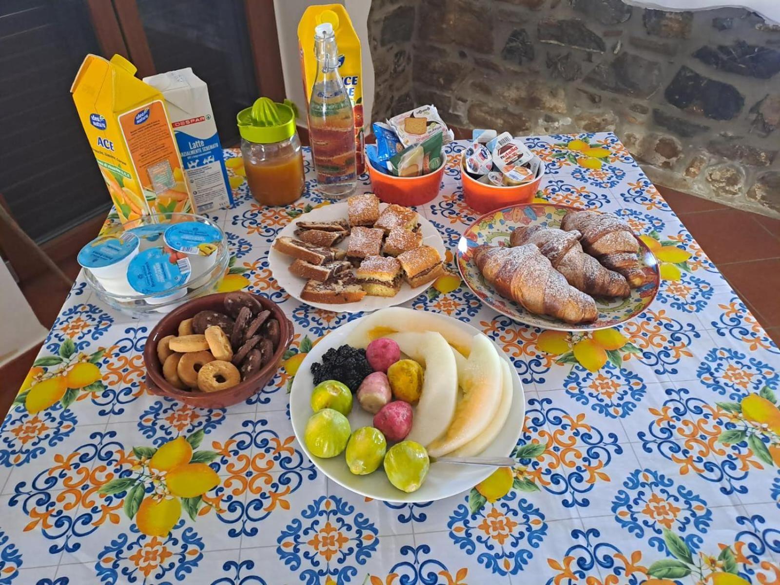 La Casa Sulla Collina Bed & Breakfast Altavilla Silentina Bagian luar foto